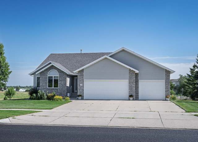 Property at 628 Medora Ave, Bismarck, ND 58503, 5 beds, 3 baths
