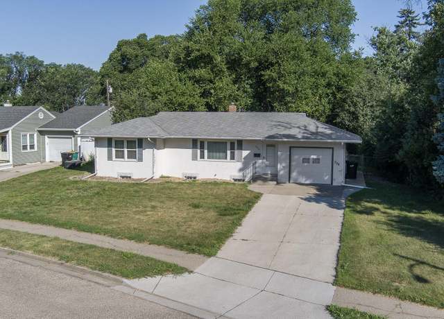 Property at 204 Teton Ave, Bismarck, ND 58501, 4 beds, 2 baths