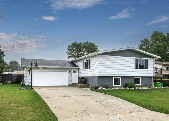 Property at 1124 Chestnut Ln, Beulah, ND 58523, 4 beds, 2 baths