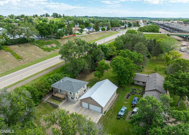 Property at 1211 W Main St, Mandan, ND 58554, 4 beds, 2 baths