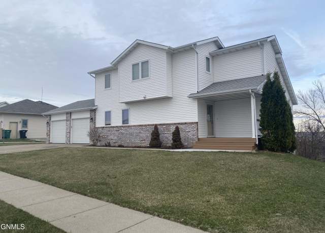 Property at 1801 26th St, Bismarck, ND 58501, 4 beds, 4 baths