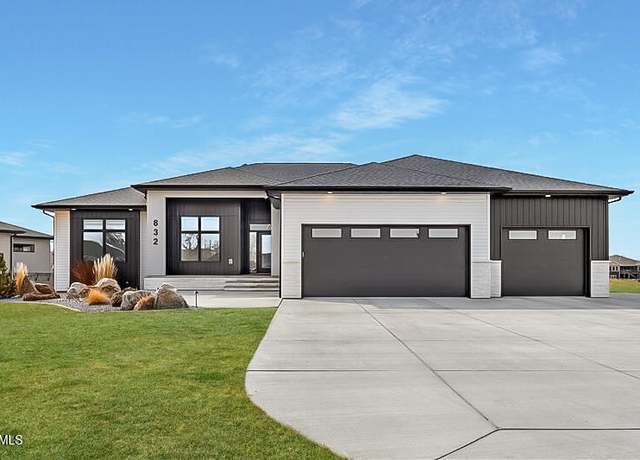 Property at 832 Southbay Cir, Bismarck, ND 58504, 5 beds, 3.5 baths