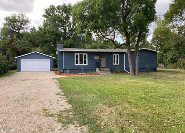 Property at 7322 Lariat Ln, Bismarck, ND 58503, 5 beds, 2 baths