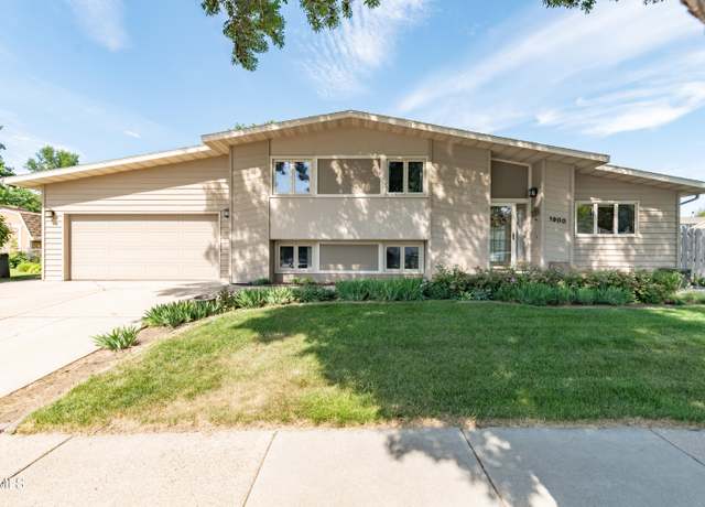 Property at 1900 19th St N, Bismarck, ND 58501, 4 beds, 2 baths