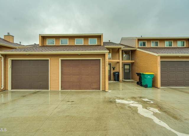 Property at 1205 S Washington St, Bismarck, ND 58504, 2 beds, 1 bath