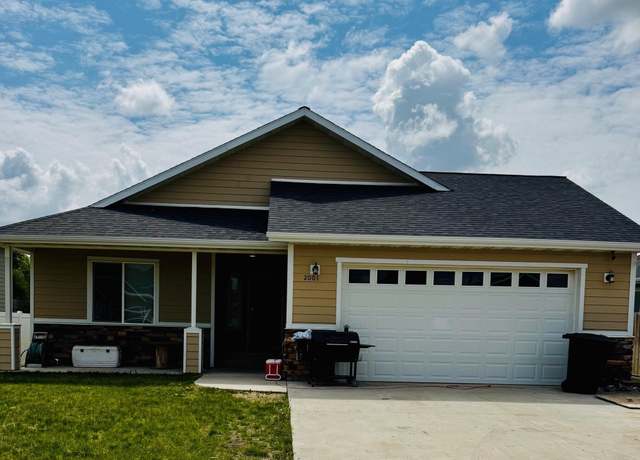 Property at 2001 23rd St W, Williston, ND 58801, 5 beds, 3 baths