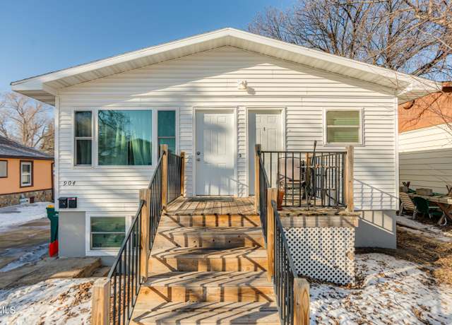 Property at 904 13th St, Bismarck, ND 58501, 5 beds, 2 baths