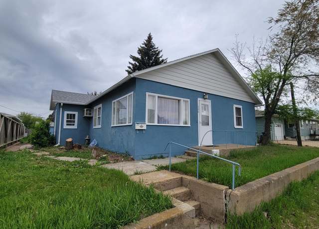 Property at 330 Main Ave, Dickinson, ND 58601, 2 beds, 1.5 baths