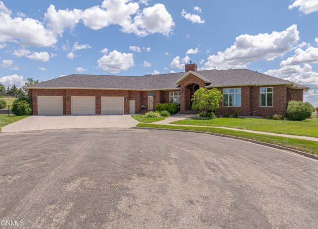 Property at 901 Corvette Cir, Bismarck, ND 58503, 5 beds, 4 baths