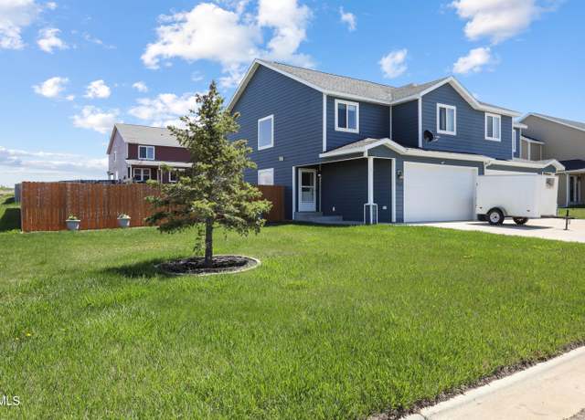 Property at 5826 Anna Ave, Williston, ND 58801, 3 beds, 2.5 baths
