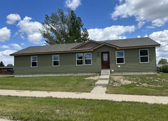 Property at 3114 Pheasant Run Pkwy, Williston, ND 58801, 6 beds, 3 baths