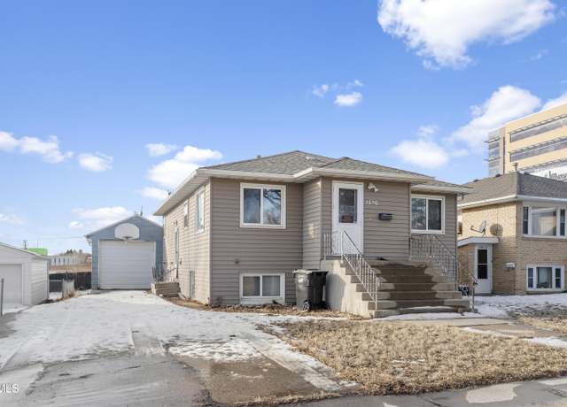 Property at 1526 13th St, Bismarck, ND 58501, 5 beds, 2 baths
