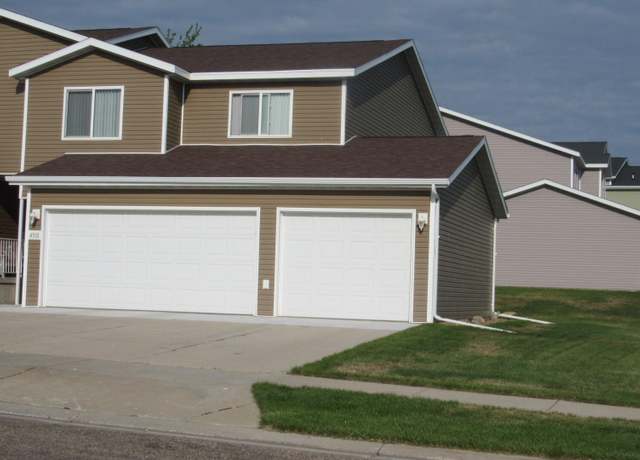 Property at 4918 Windsor St, Bismarck, ND 58503, 3 beds, 2.5 baths