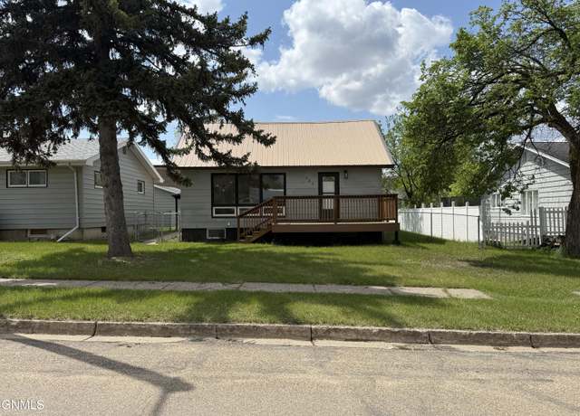 Property at 309 3rd St NE, Watford City, ND 58854, 2 beds, 2 baths