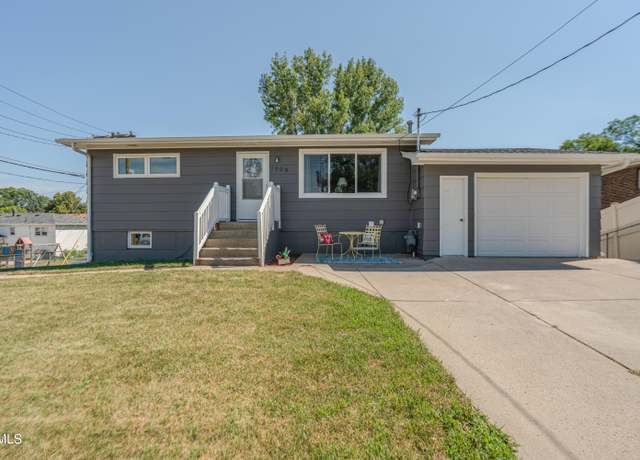 Property at 1909 Divide Ave, Bismarck, ND 58501, 4 beds, 2 baths
