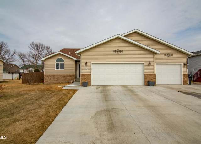 Property at 3025 Illinois Dr, Bismarck, ND 58503, 5 beds, 3 baths