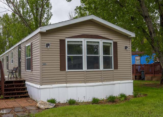 Property at 305 Oxford Dr, Bismarck, ND 58504, 3 beds, 2 baths