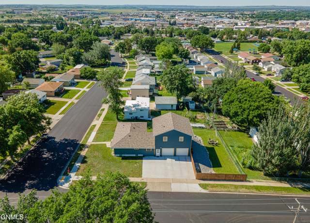 Property at 740 N 24th St, Bismarck, ND 58501, 4 beds, 2 baths