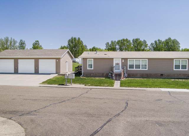 Property at 1024 Gall Dr, Hazen, ND 58545, 3 beds, 2 baths