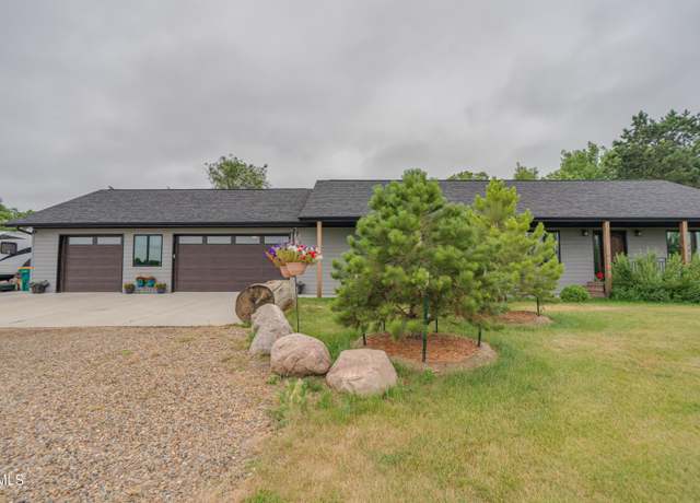 Property at 2711 6th Ave N, Mandan, ND 58554, 3 beds, 2 baths
