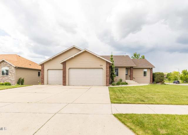 Property at 4256 High Creek Rd, Bismarck, ND 58503, 4 beds, 2.5 baths