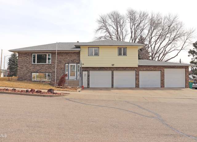 Property at 1729 N 22nd St, Bismarck, ND 58501, 4 beds, 2 baths