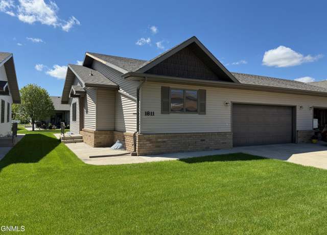Property at 1811 15th Ave W, Williston, ND 58801, 2 beds, 2 baths