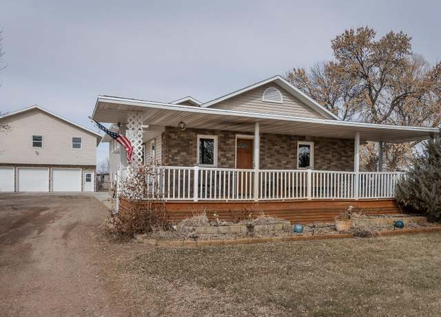 Property at 871 County Road 27, Hazen, ND 58545, 6 beds, 4 baths