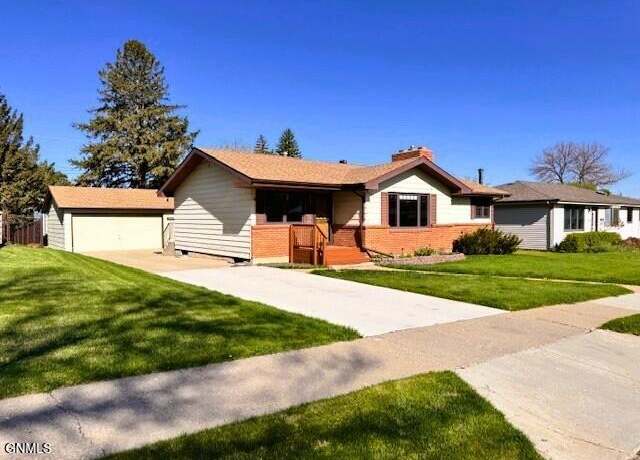 Property at 1736 N 8th St, Bismarck, ND 58501, 4 beds, 2 baths