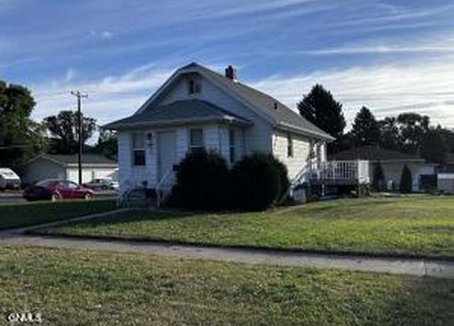 Property at 1121 12th St, Bismarck, ND 58501, 4 beds, 3 baths