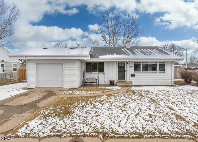 Property at 514 13th Ave W, Williston, ND 58801, 3 beds, 1.5 baths