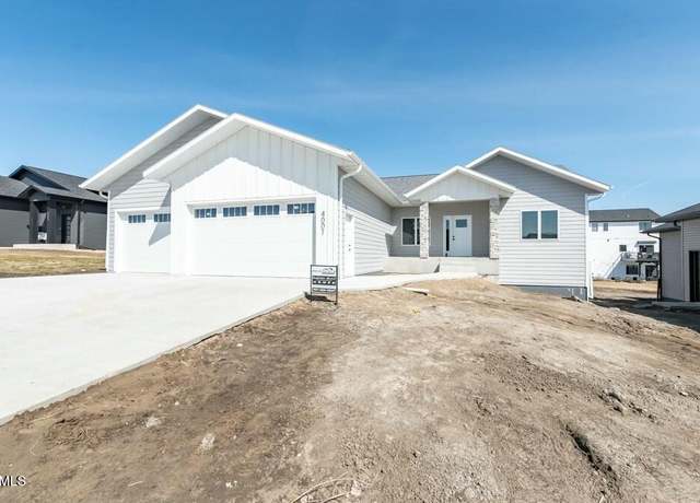 Property at 4001 Nickel St, Bismarck, ND 58503, 3 beds, 2 baths