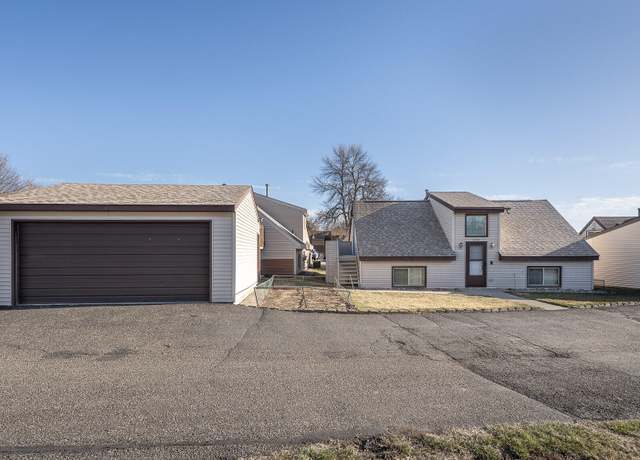 Property at 3121 Manitoba Ln, Bismarck, ND 58503, 3 beds, 2 baths