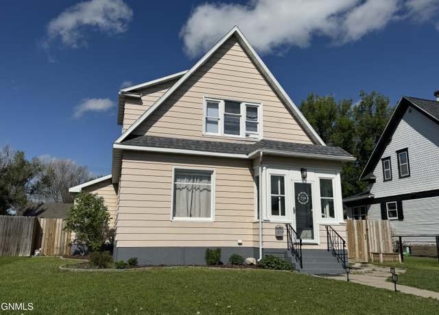 Property at 719 1st Ave W, Williston, ND 58801, 4 beds, 1.5 baths