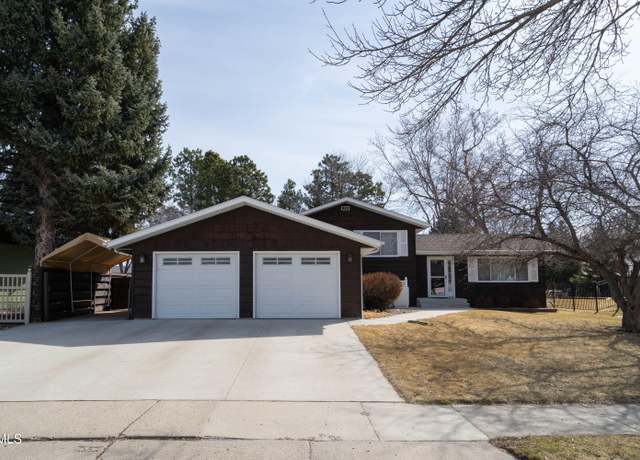 Property at 1501 Reno Dr, Bismarck, ND 58504, 4 beds, 2 baths