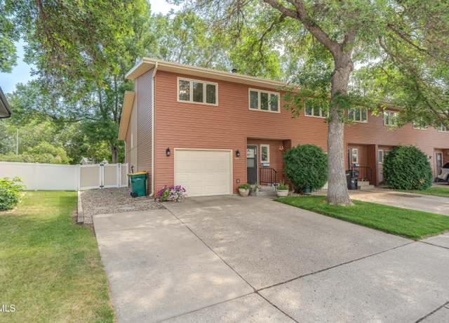 Property at 1307 Eastwood St, Bismarck, ND 58504, 3 beds, 1.5 baths