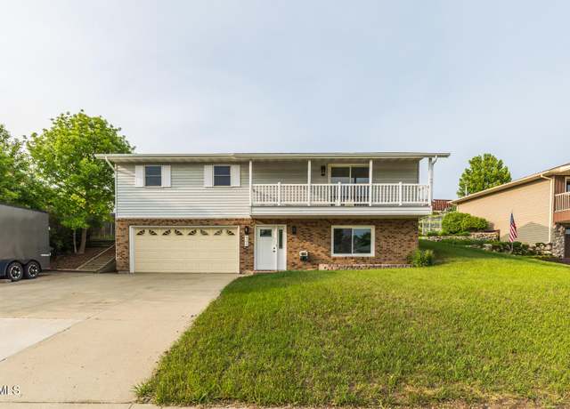 Property at 506 6th Ave NE, Mandan, ND 58554, 4 beds, 2 baths