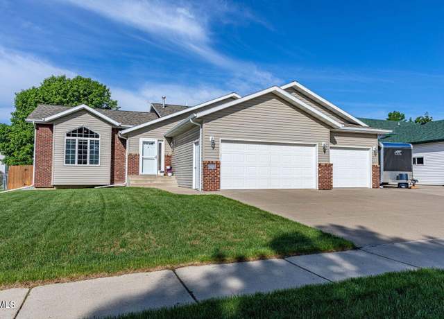 Property at 3026 Wisconsin Dr Dr, Bismarck, ND 58503, 5 beds, 3 baths