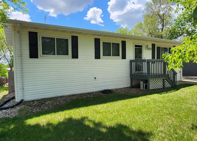 Property at 227 Lake St, Mandan, ND 58554, 5 beds, 1.5 baths