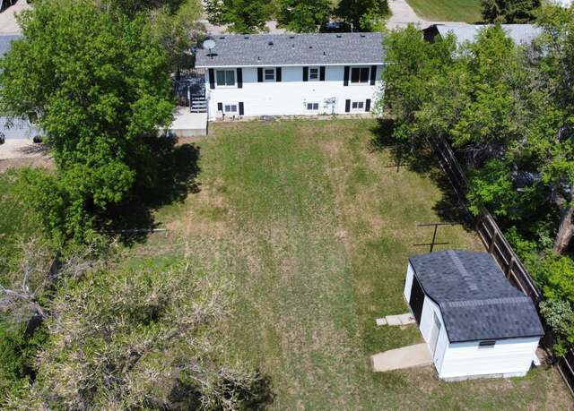 Property at 227 Lake St, Mandan, ND 58554, 5 beds, 1.5 baths