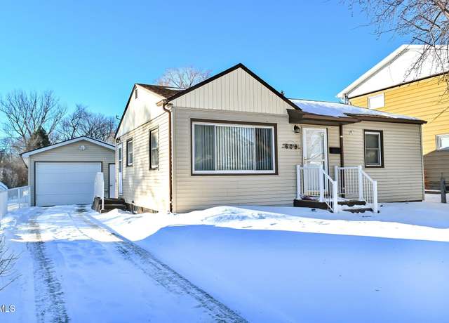 Property at 609 22nd St NW, Minot, ND 58703, 2 beds, 1 bath