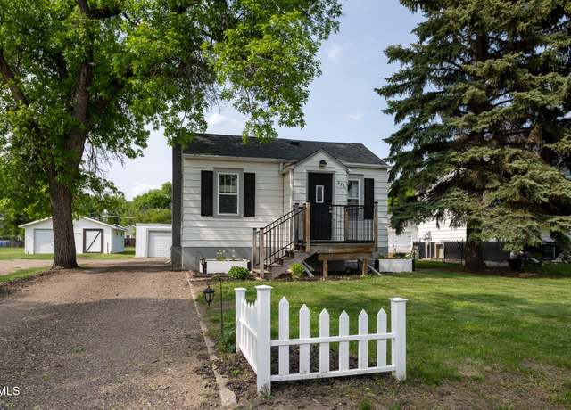 Property at 826 Bowen Ave, Bismarck, ND 58504, 3 beds, 2 baths