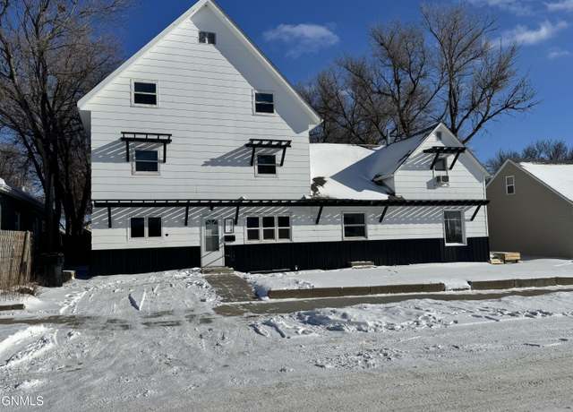 Property at 614 3rd Ave W, Williston, ND 58801, 6 beds, 5.5 baths