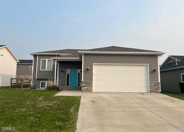 Property at 2005 Granite Rd, Watford City, ND 58854, 3 beds, 2 baths
