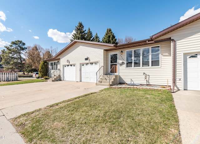 Property at 2925 Manitoba Ln, Bismarck, ND 58503, 3 beds, 2.5 baths