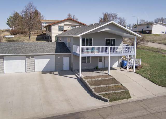 Property at 900 1st St NW, Beulah, ND 58523, 3 beds, 2 baths