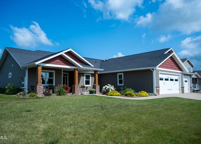 Property at 3330 Chisholm Trl, Bismarck, ND 58503, 4 beds, 2.5 baths