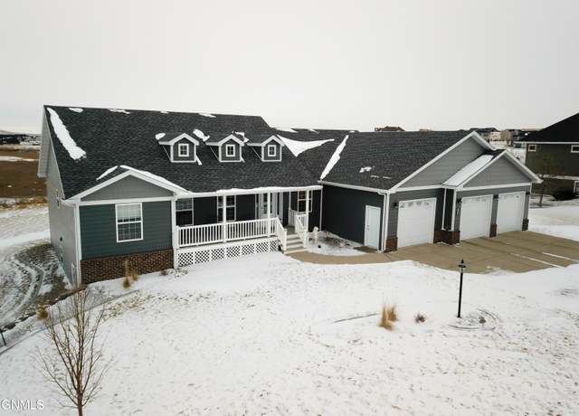 Property at 3130 Link Dr, Bismarck, ND 58503, 6 beds, 3.5 baths