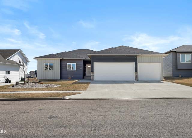 Property at 1205 Shires Dr SE, Mandan, ND 58554, 5 beds, 3 baths