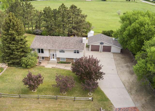 Property at 2800 Boundary Rd, Bismarck, ND 58503, 4 beds, 2 baths